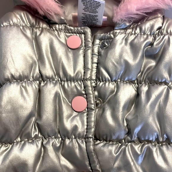 Little Lass silver metallic hooded puffer vest 18M - Picture 3 of 8